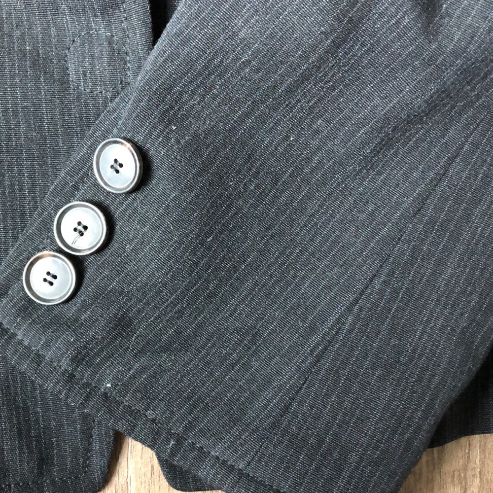 Akris Punto wool suit. - Picture 6 of 14
